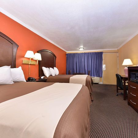 Americas Best Value Inn Schulenburg Bagian luar foto