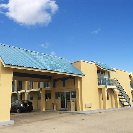 Americas Best Value Inn Schulenburg Bagian luar foto