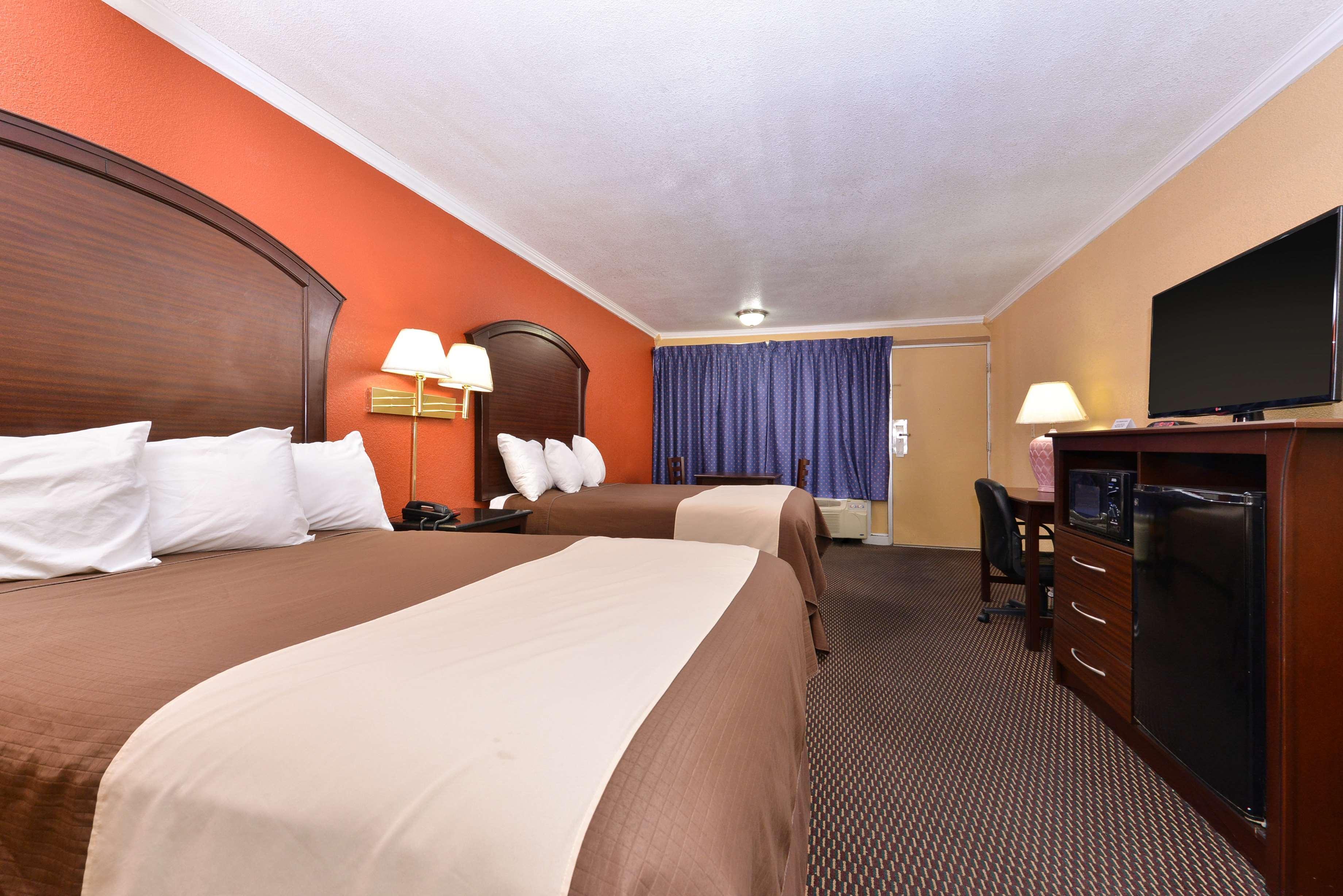 Americas Best Value Inn Schulenburg Bagian luar foto