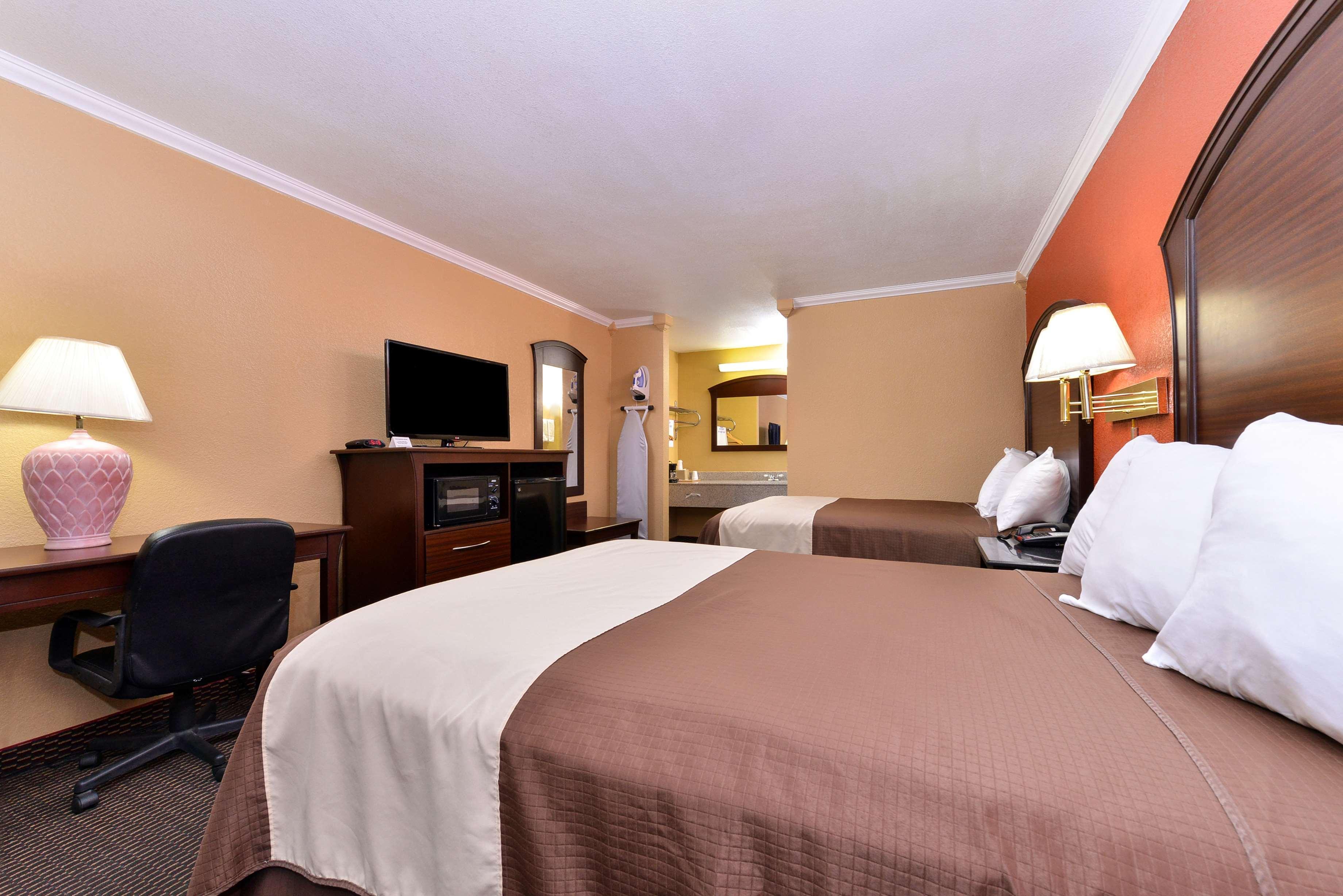 Americas Best Value Inn Schulenburg Bagian luar foto