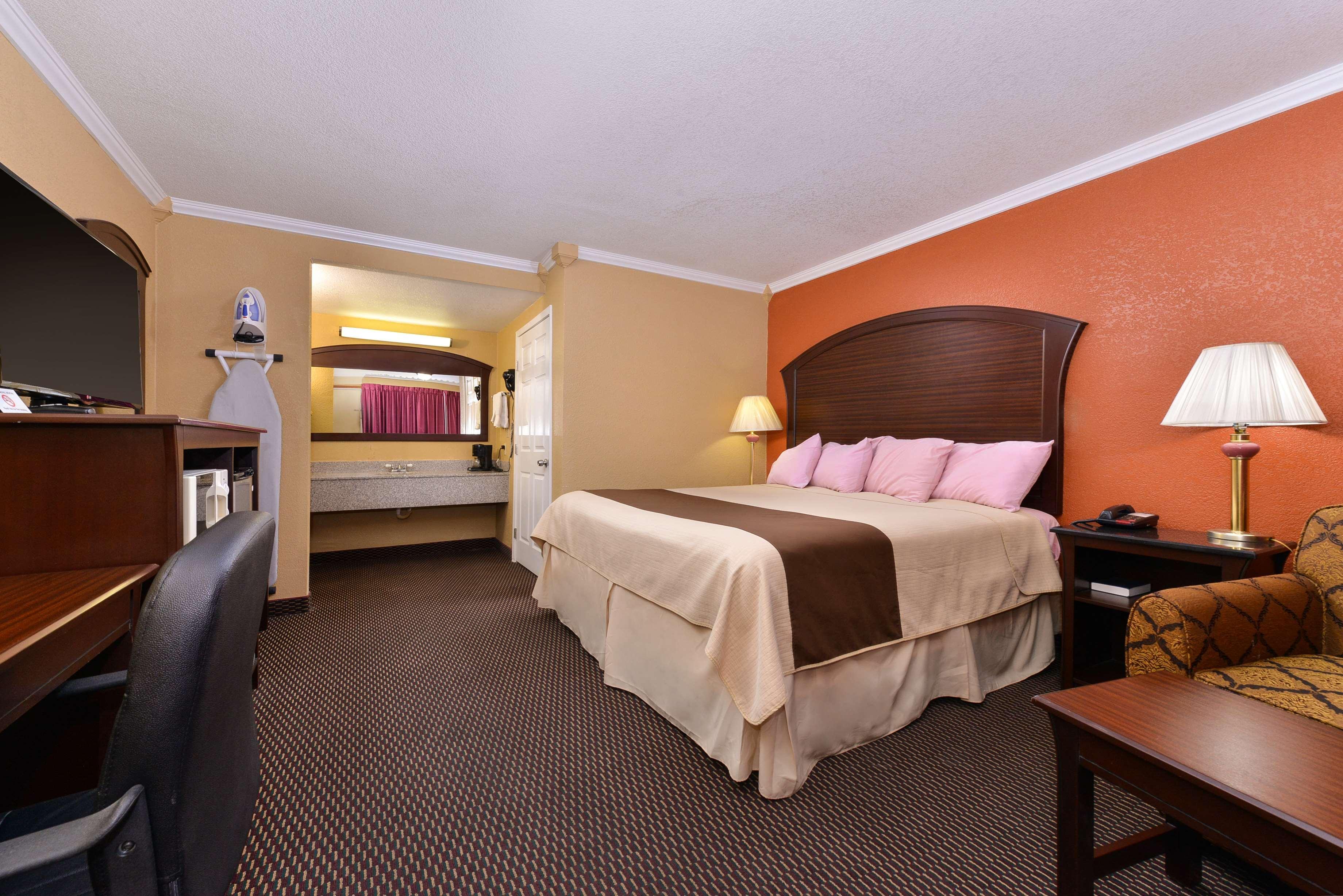 Americas Best Value Inn Schulenburg Bagian luar foto