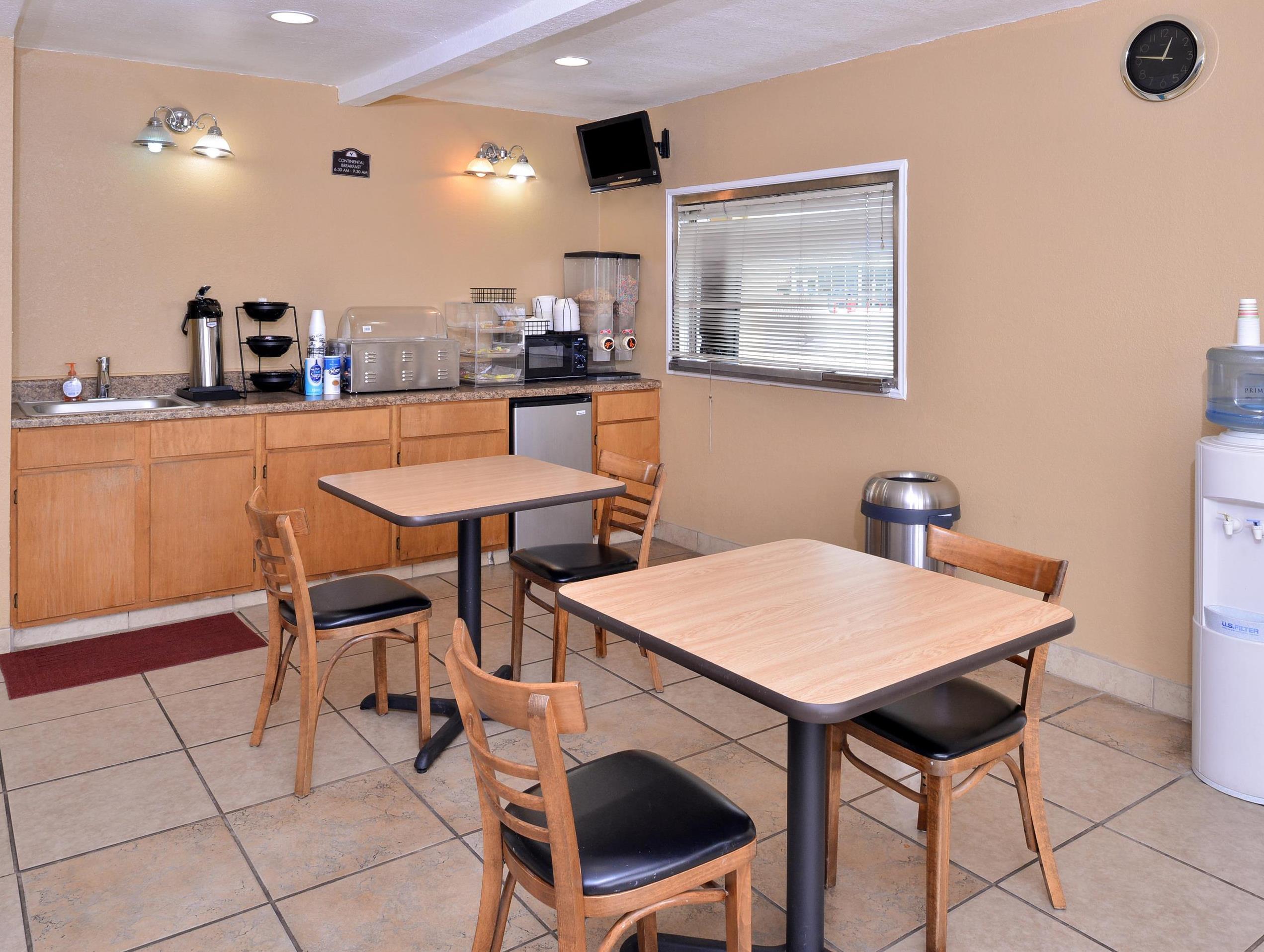 Americas Best Value Inn Schulenburg Bagian luar foto