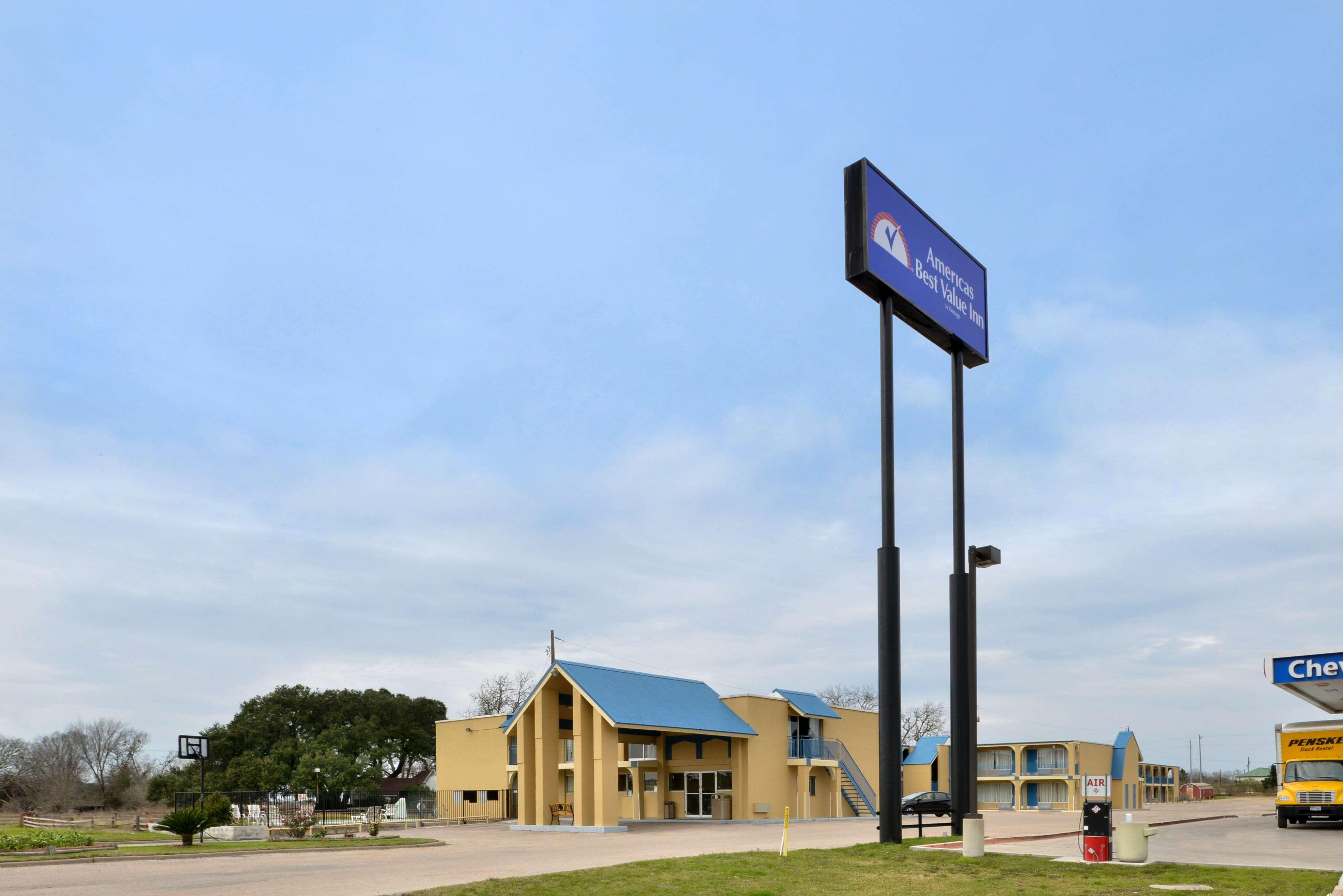 Americas Best Value Inn Schulenburg Bagian luar foto