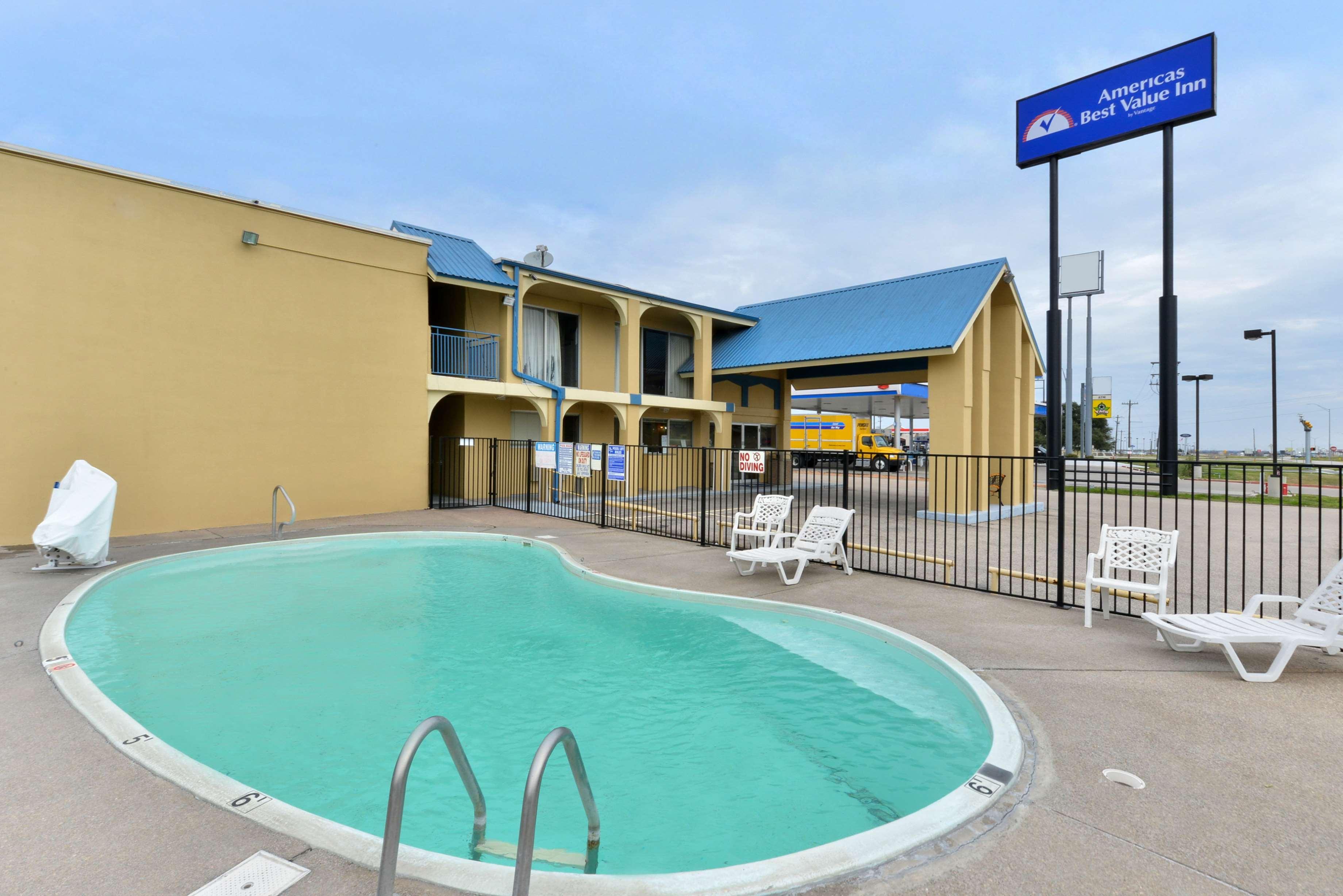 Americas Best Value Inn Schulenburg Bagian luar foto