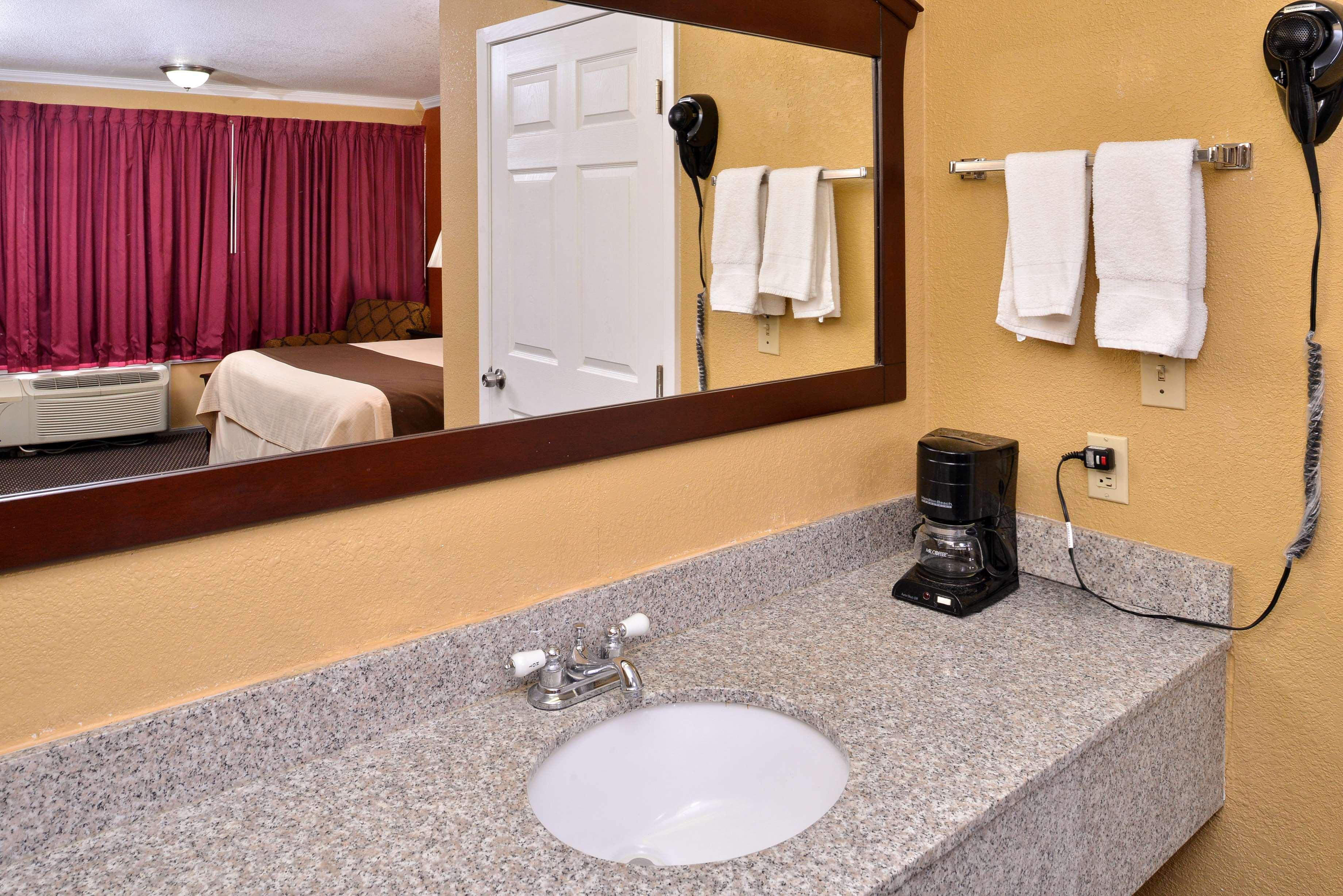 Americas Best Value Inn Schulenburg Bagian luar foto