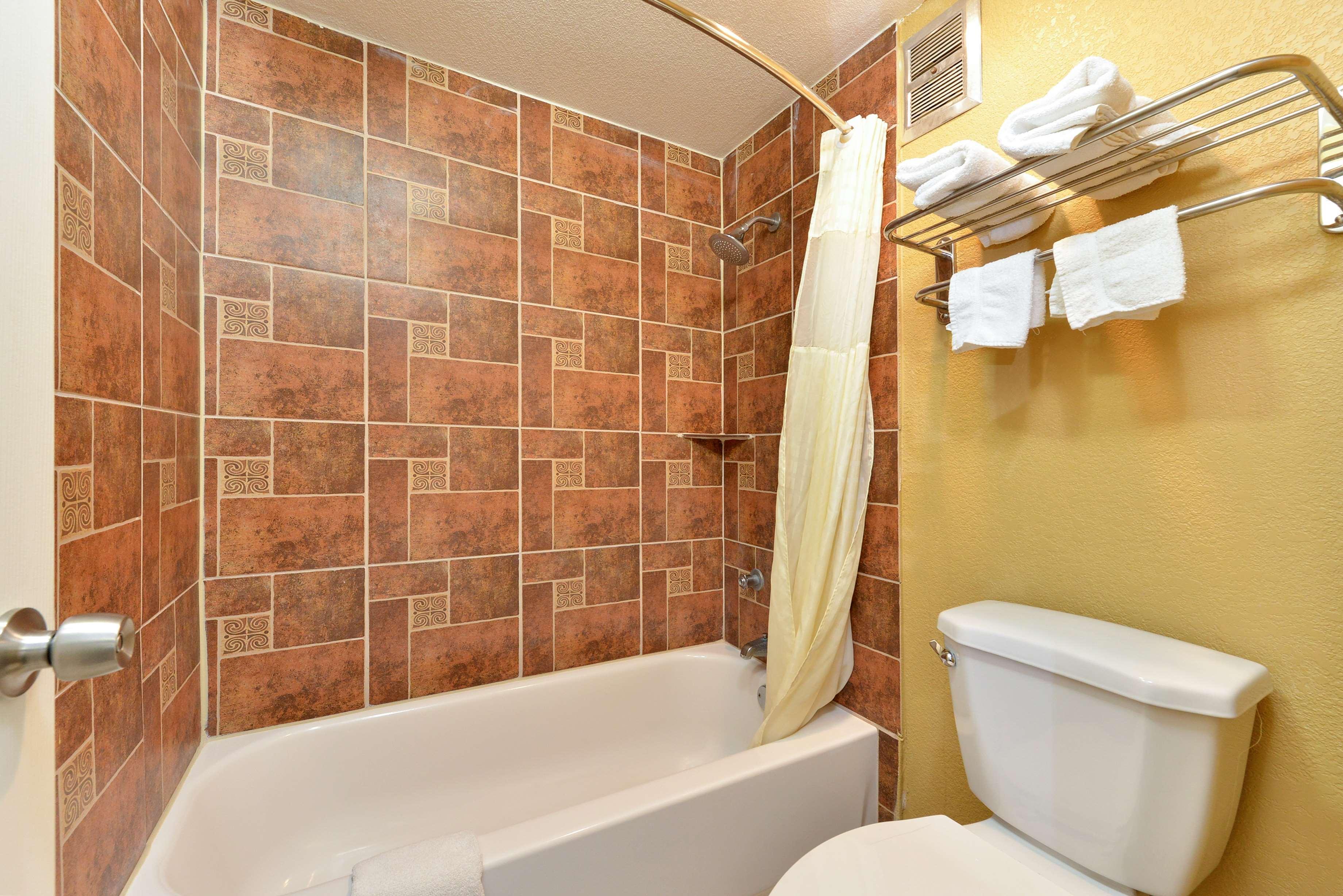 Americas Best Value Inn Schulenburg Bagian luar foto
