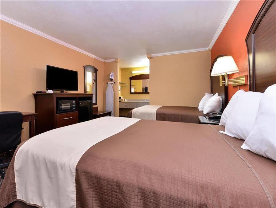 Americas Best Value Inn Schulenburg Bagian luar foto